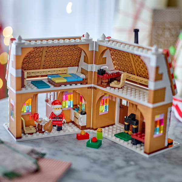Festive Gingerbread House LEGO 40809