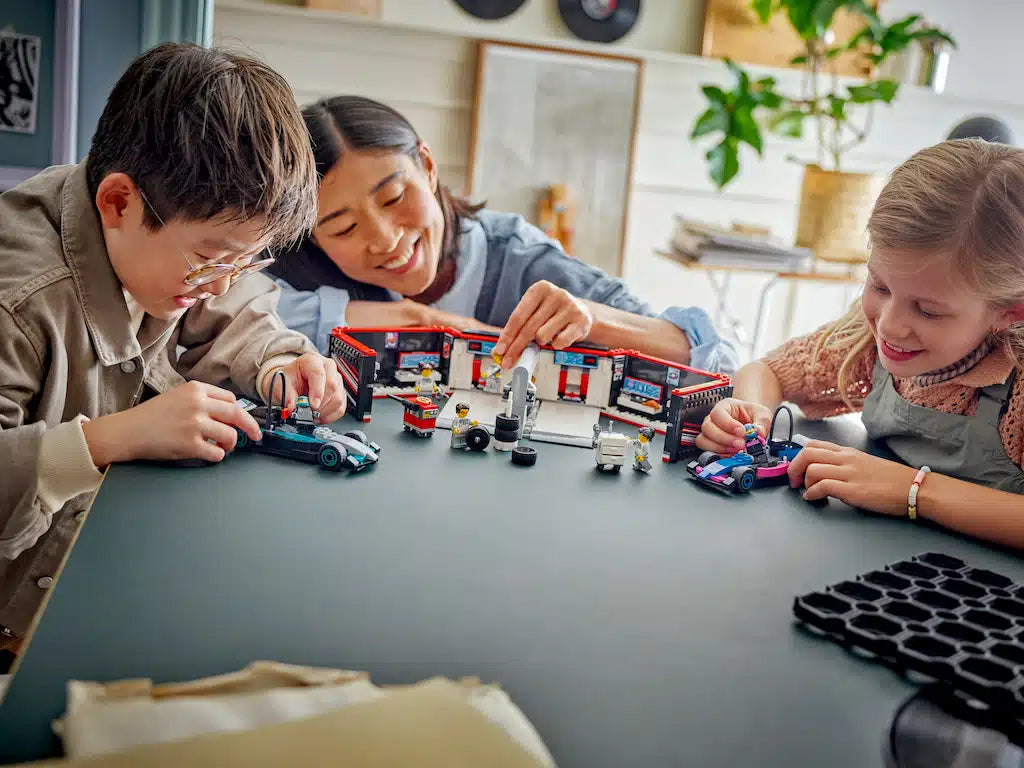 F1® Garage & Mercedes-AMG & Alpine Cars LEGO 60444