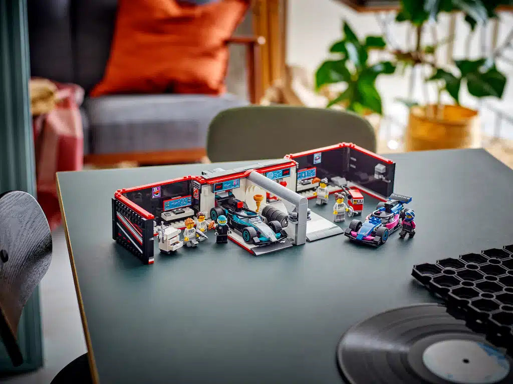 F1® Garage & Mercedes-AMG & Alpine Cars LEGO 60444
