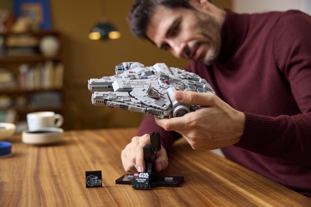 Millennium Falcon LEGO 75375