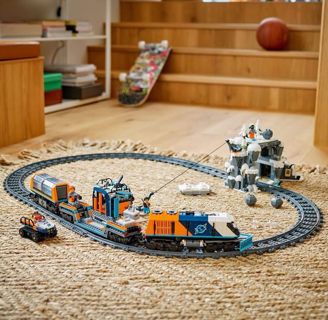 Explorers' Arctic Polar Express Train LEGO 60470