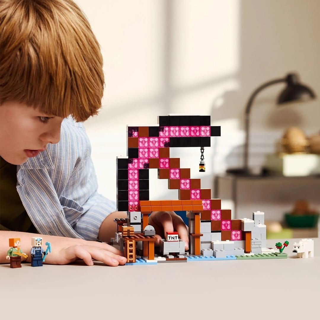 The Pickaxe Mine LEGO 21277