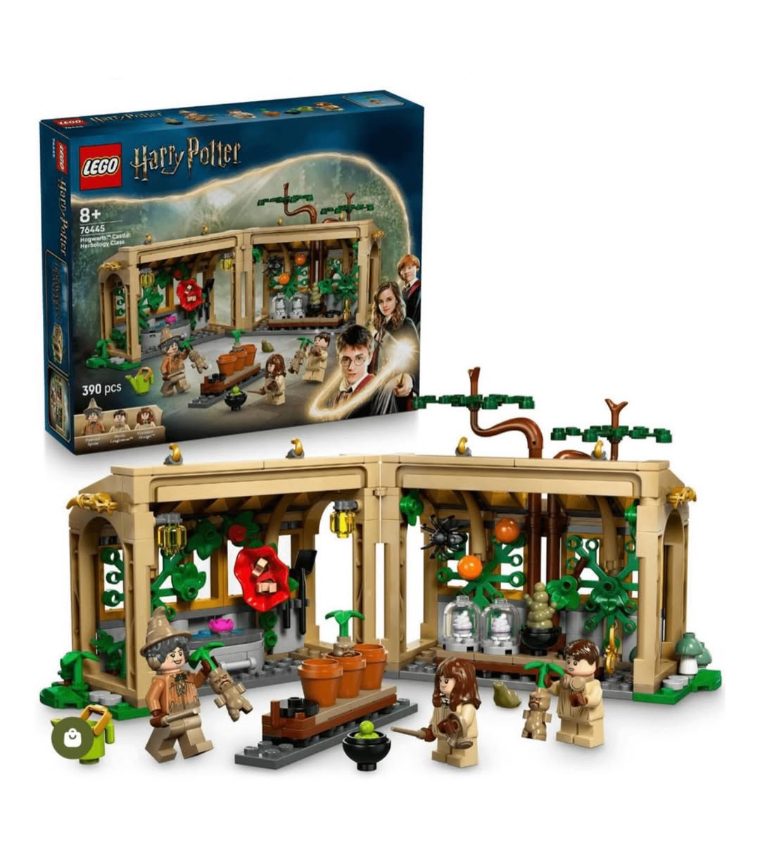 Hogwarts™ Castle: Herbology Class LEGO 76445