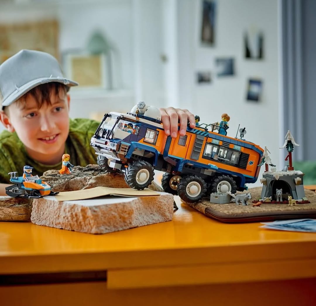 Arctic Explorer Science Lab Truck LEGO 60471