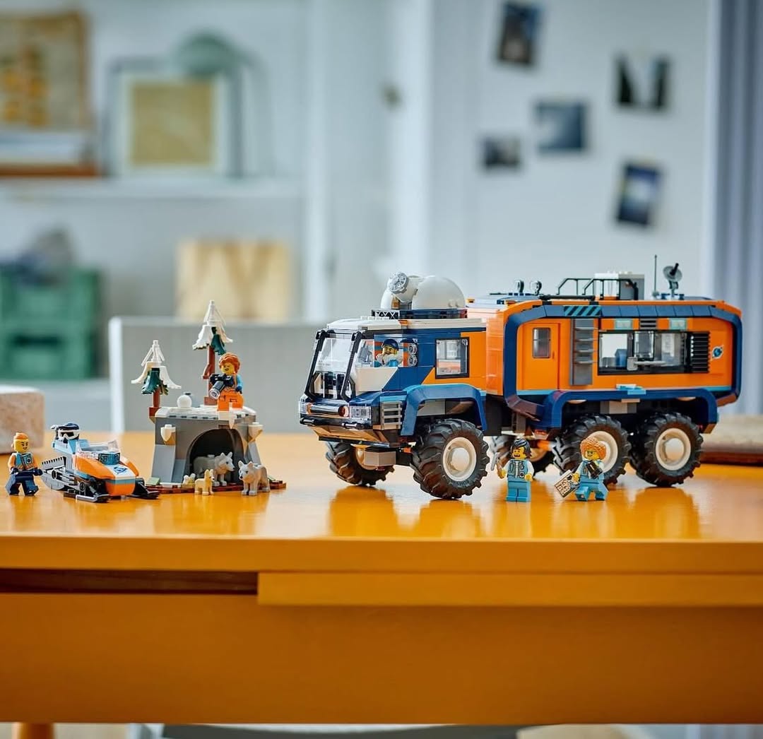 Arctic Explorer Science Lab Truck LEGO 60471