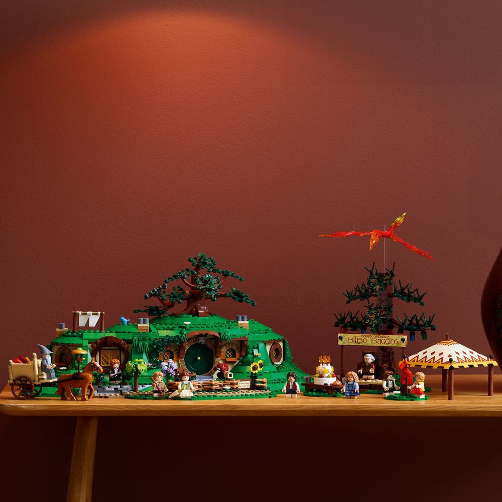 The Shire LEGO 10354