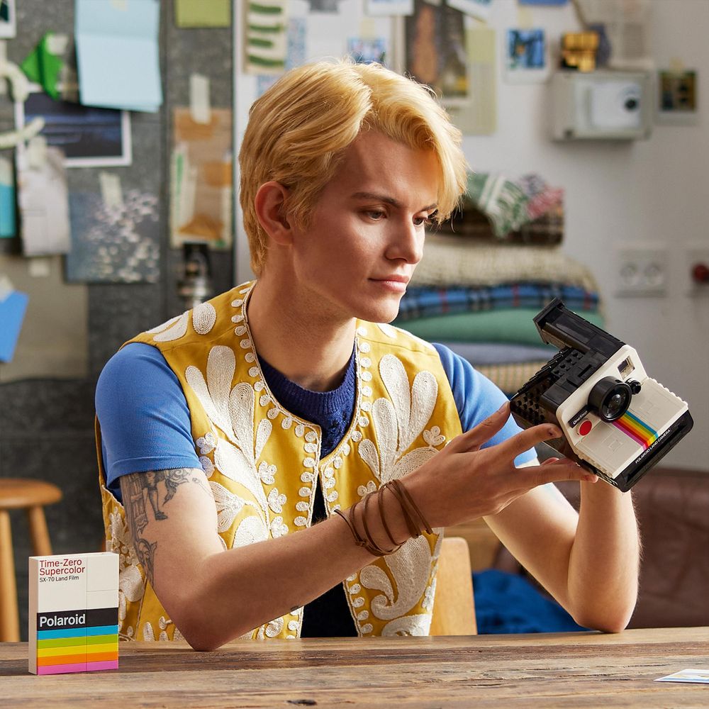 Polaroid OneStep SX-70 camera LEGO 21345