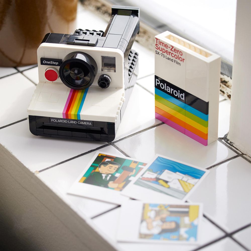 Polaroid OneStep SX-70 camera LEGO 21345