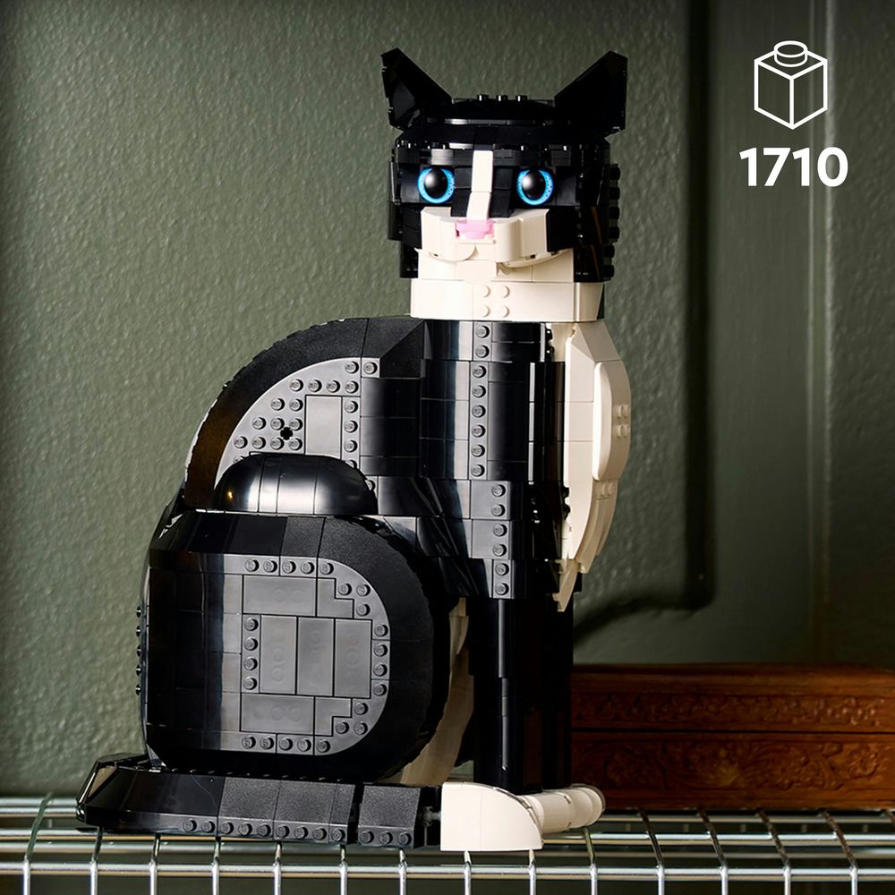 Tuxedo Cat LEGO 21349