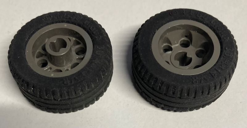 2994c01 | Wheel 30.4 x 14 VR with Black Tire 30.4 x 14 VR | LEGOPART
