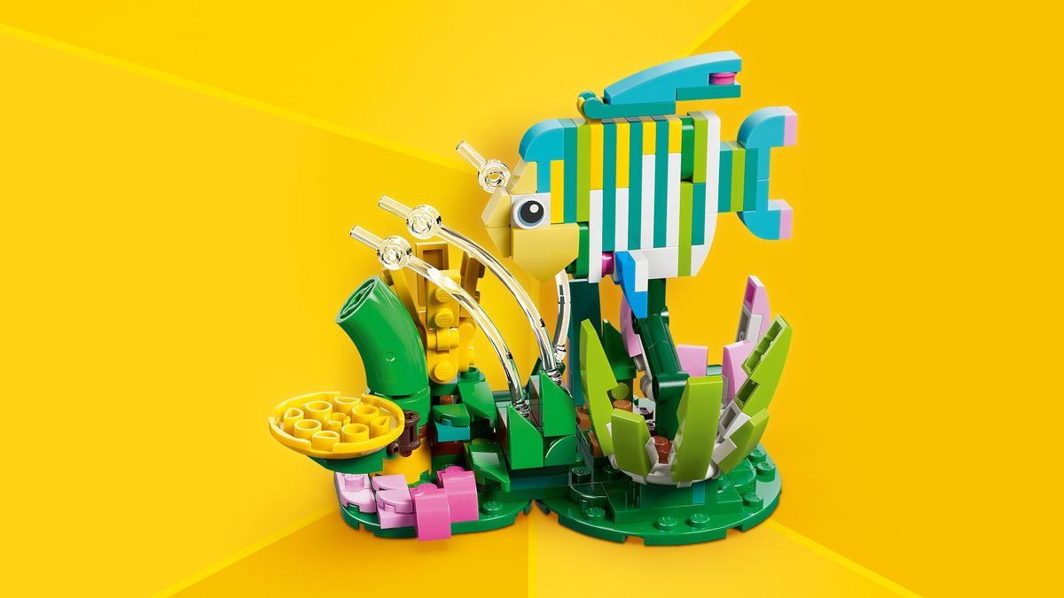 Wild Animals: Colorful Hummingbird LEGO 31384