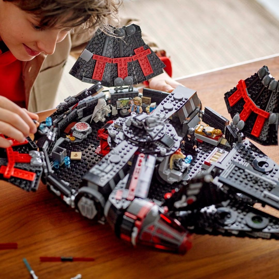 Dark Millenium Falcon LEGO 75389