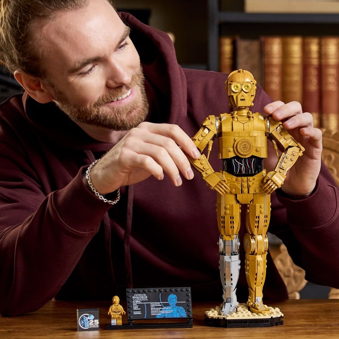 Buildable C-3PO LEGO 75398