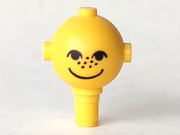 685px3 | Homemaker Figure / Maxifigure Head with Black Eyes, Freckles, and Smile Pattern | LEGOPART