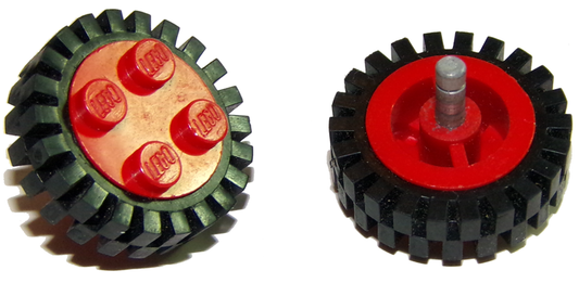 7039c03 | Wheel Classic 4 Studs and Axle with Black Tire 24mm D. x 8mm Offset Tread - Interior Ridges | LEGOPART