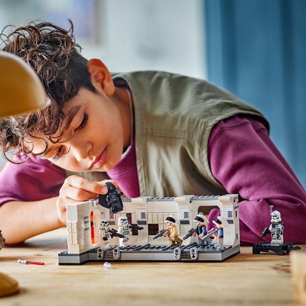 Boarding the Tantive IV LEGO 75387