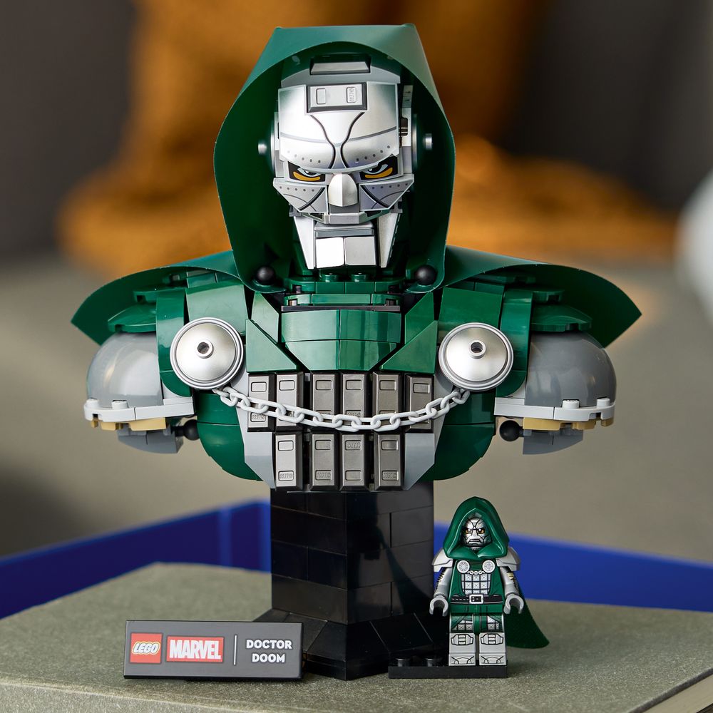 Doctor Doom Bust LEGO 76345