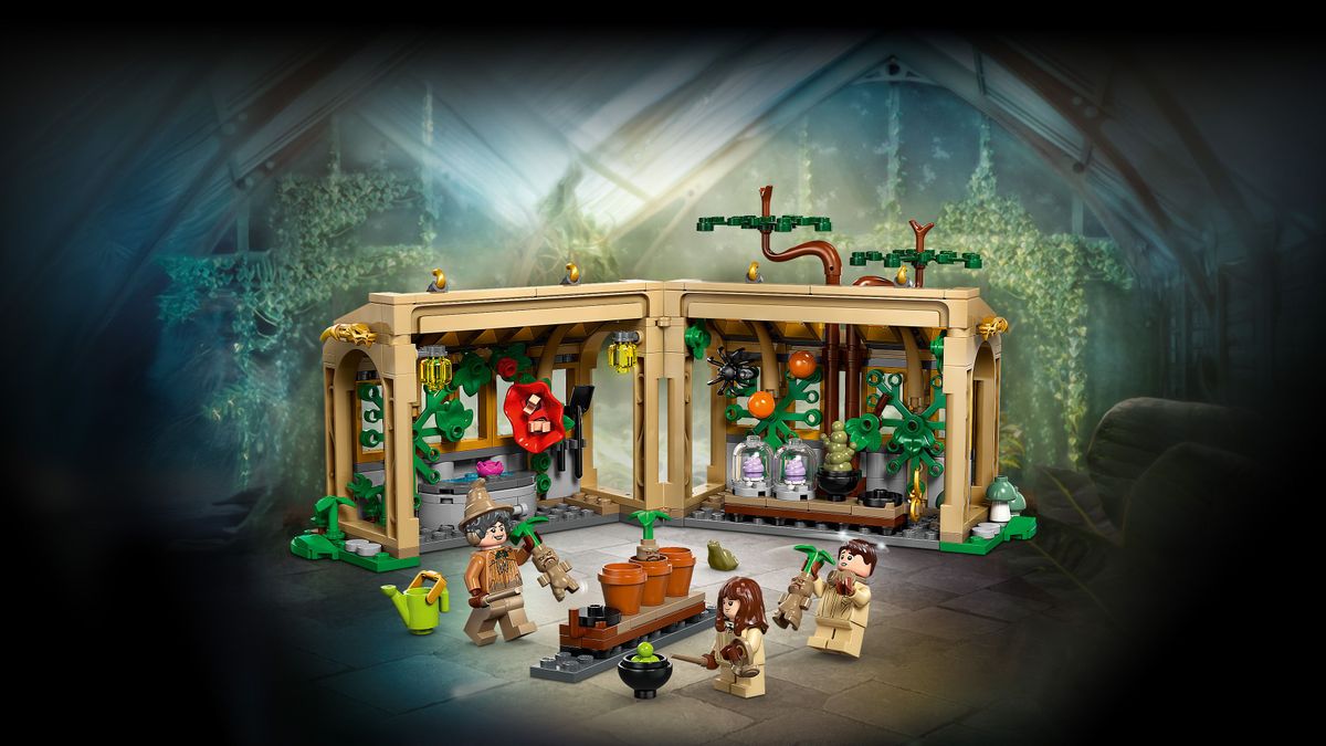 Hogwarts™ Castle: Herbology Class LEGO 76445