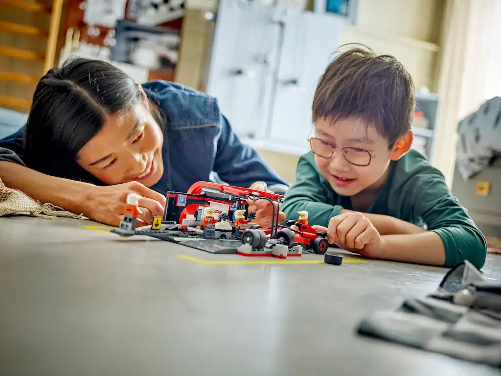 F1 Pit Stop & Pit Crew with Ferrari Car LEGO 60443