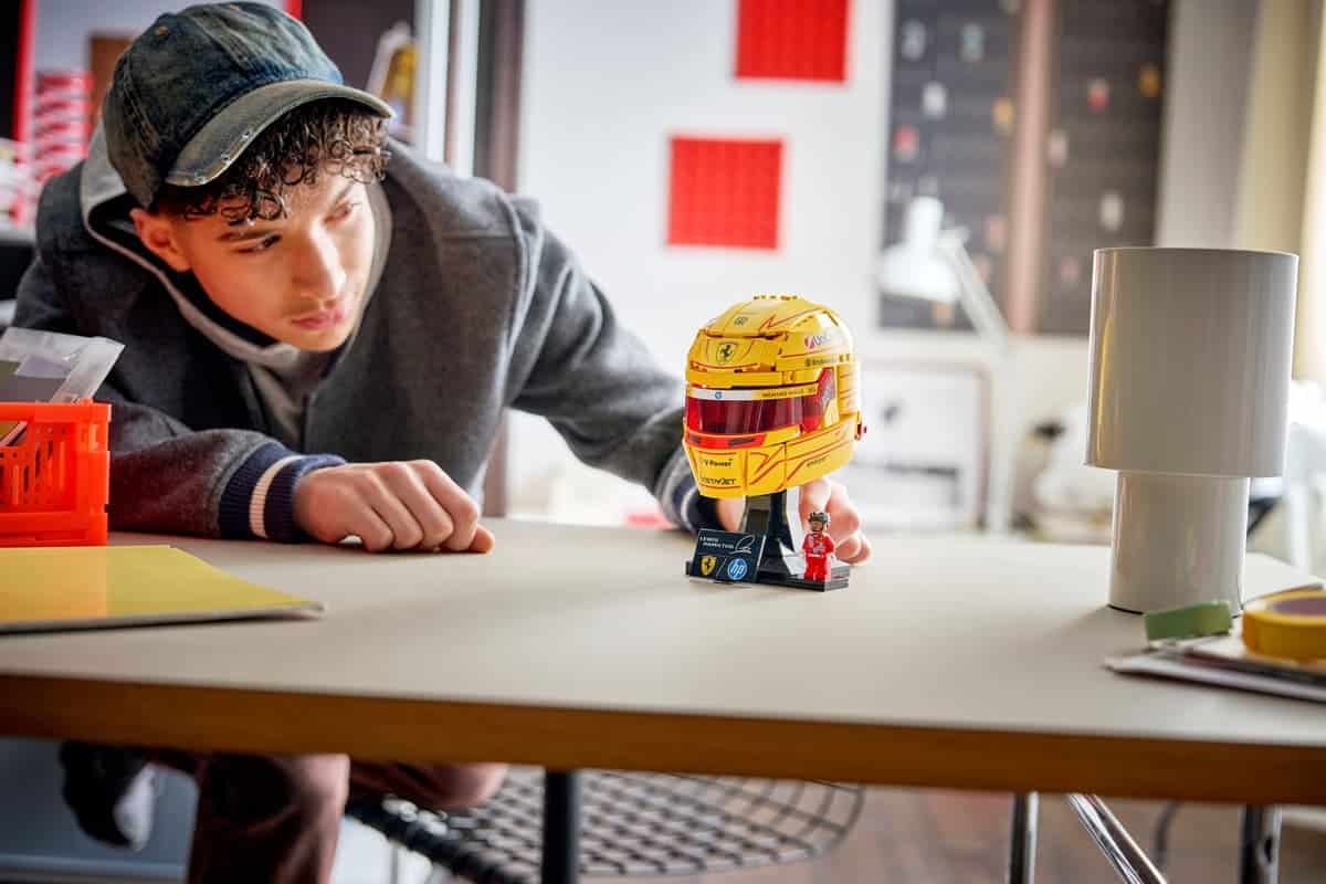 F1® Helmet: Hamilton LEGO 43022