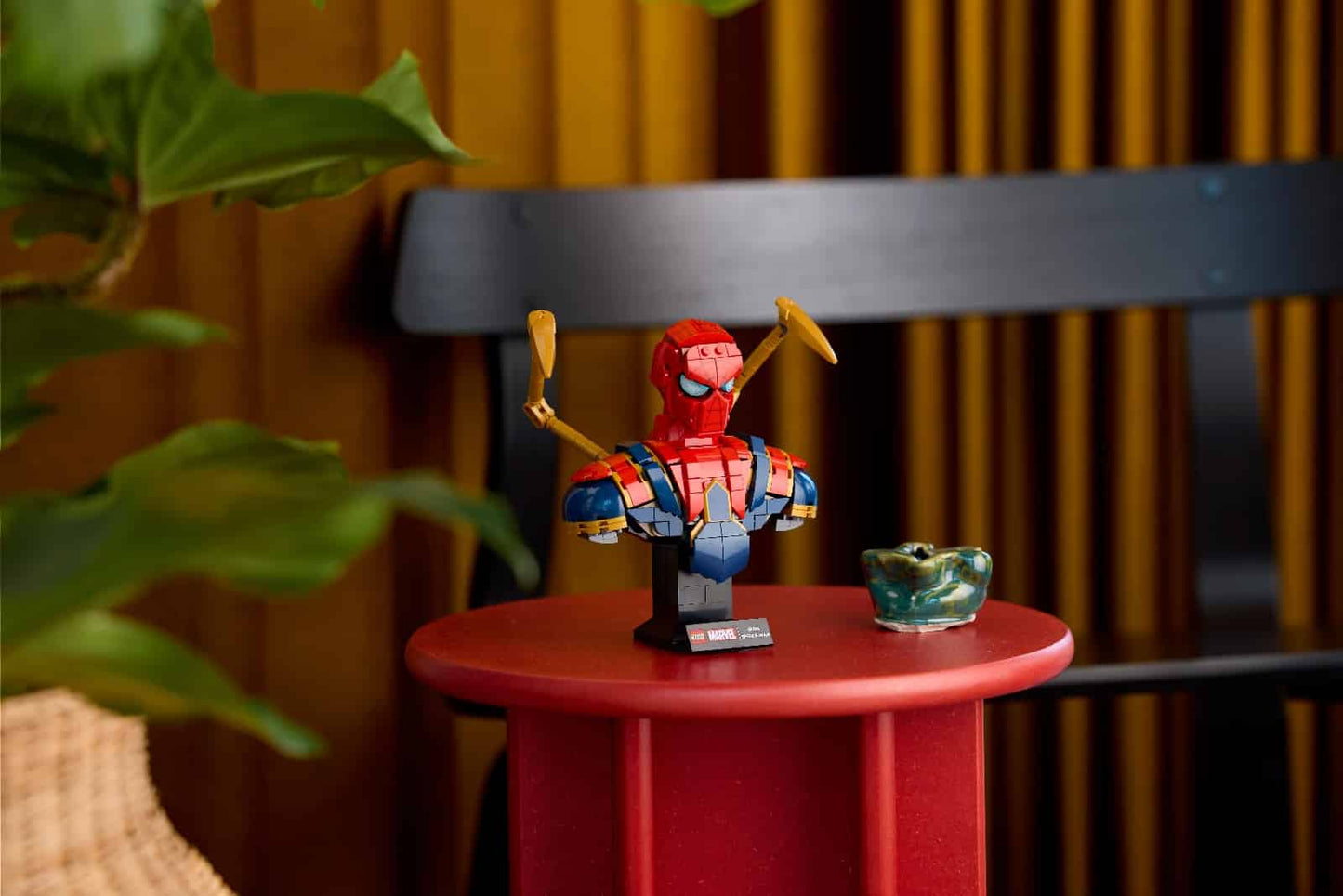 Iron Spider-Man Bust LEGO 76326
