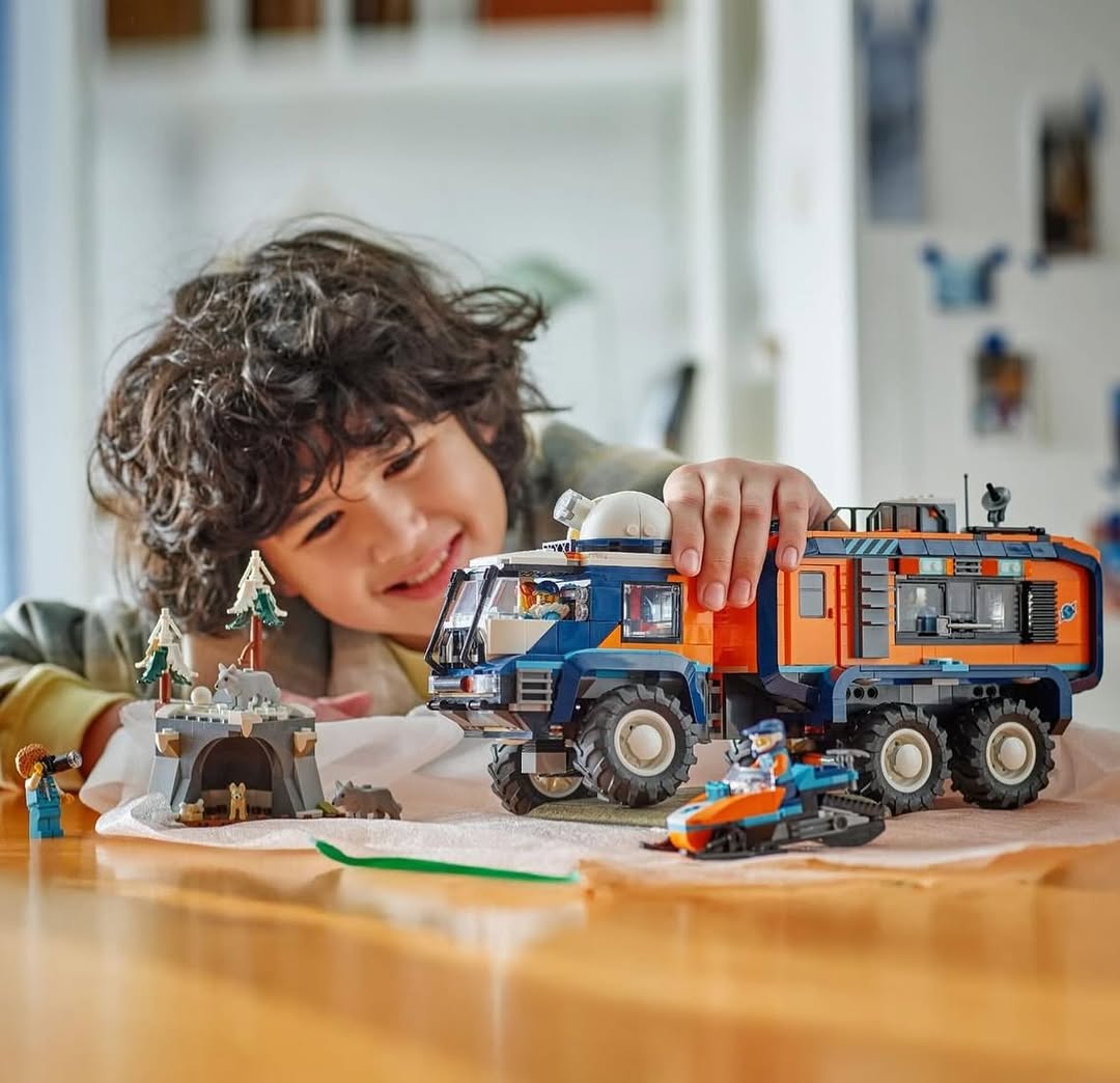 Arctic Explorer Science Lab Truck LEGO 60471