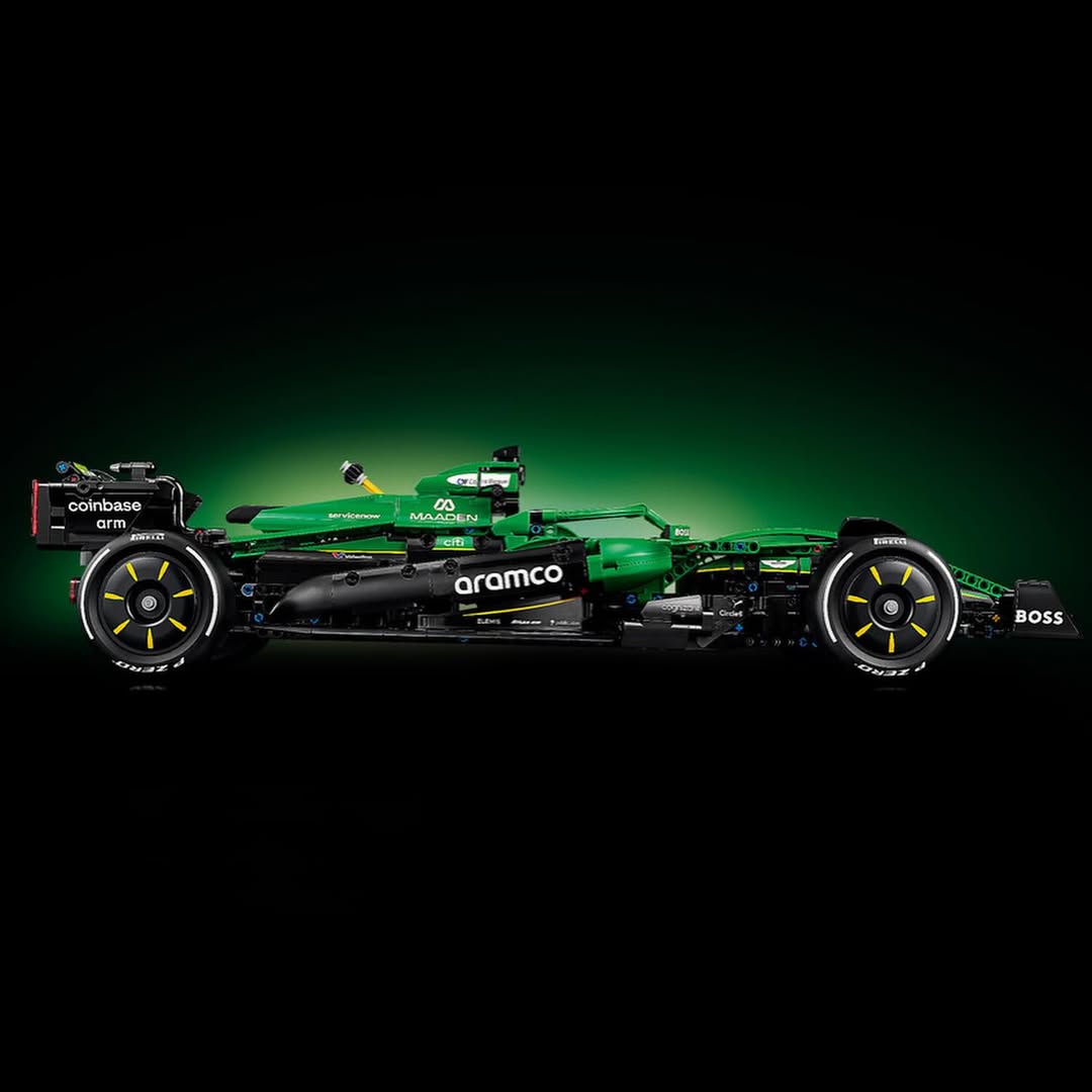 Aston Martin F1 AMR26 LEGO 42240