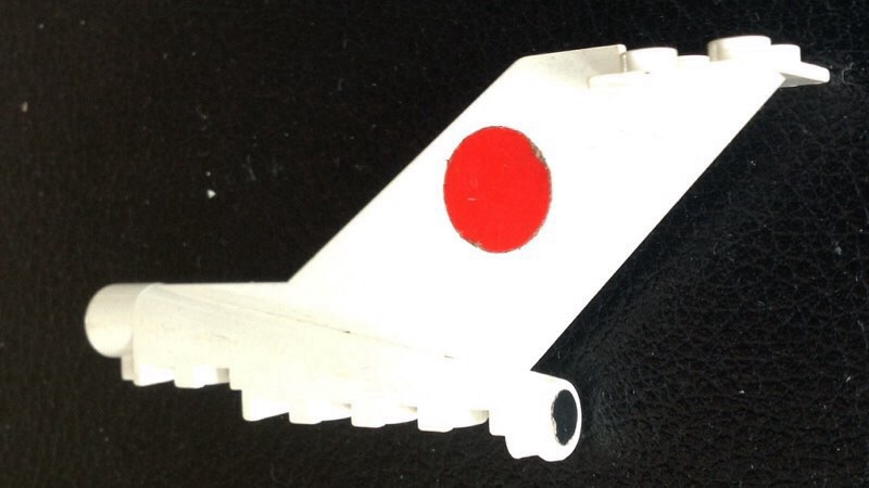 bb0096pb01 | Tail Vintage with Boeing 727 JAL Logo Pattern on Both Sides and Black Dot on Rear | LEGOPART